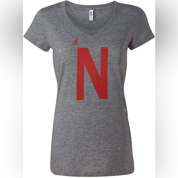 Adidas NWOT Nebraska Huskers Cornhuskers V Neck Short Sleeve Charcoal Tee - Picture 2 of 10